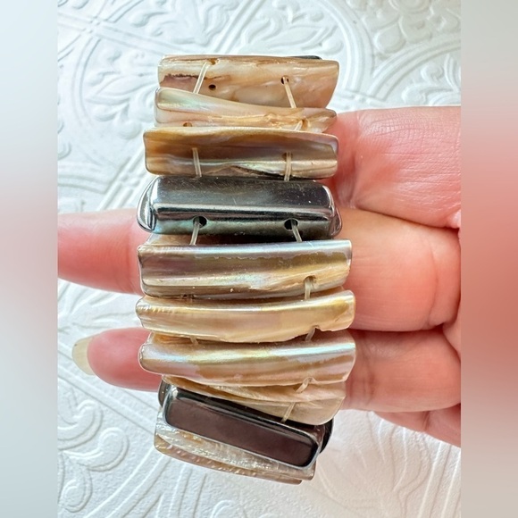 Bracelet Natural Shell And Hematite Stretch OS Mother Of Ocean Pearl 1918 R - Picture 3 of 10